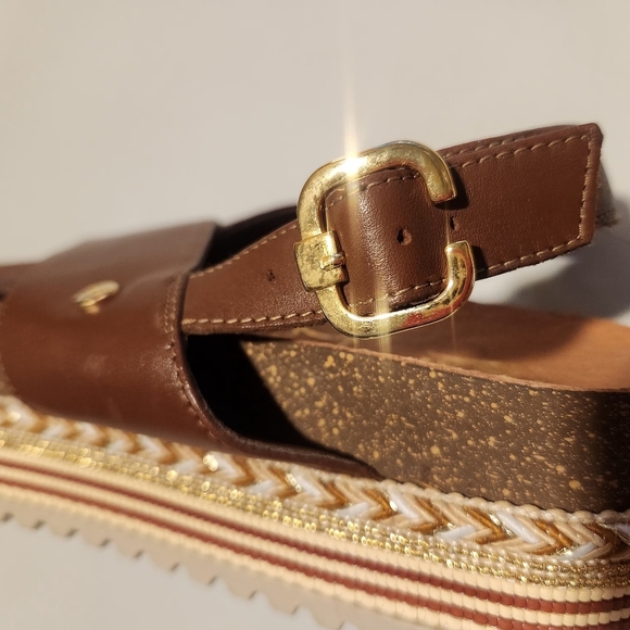 FLEXI WOMEN'S SIZE 8 BROWN PLATAFORM SANDALS. - Picture 9 of 11